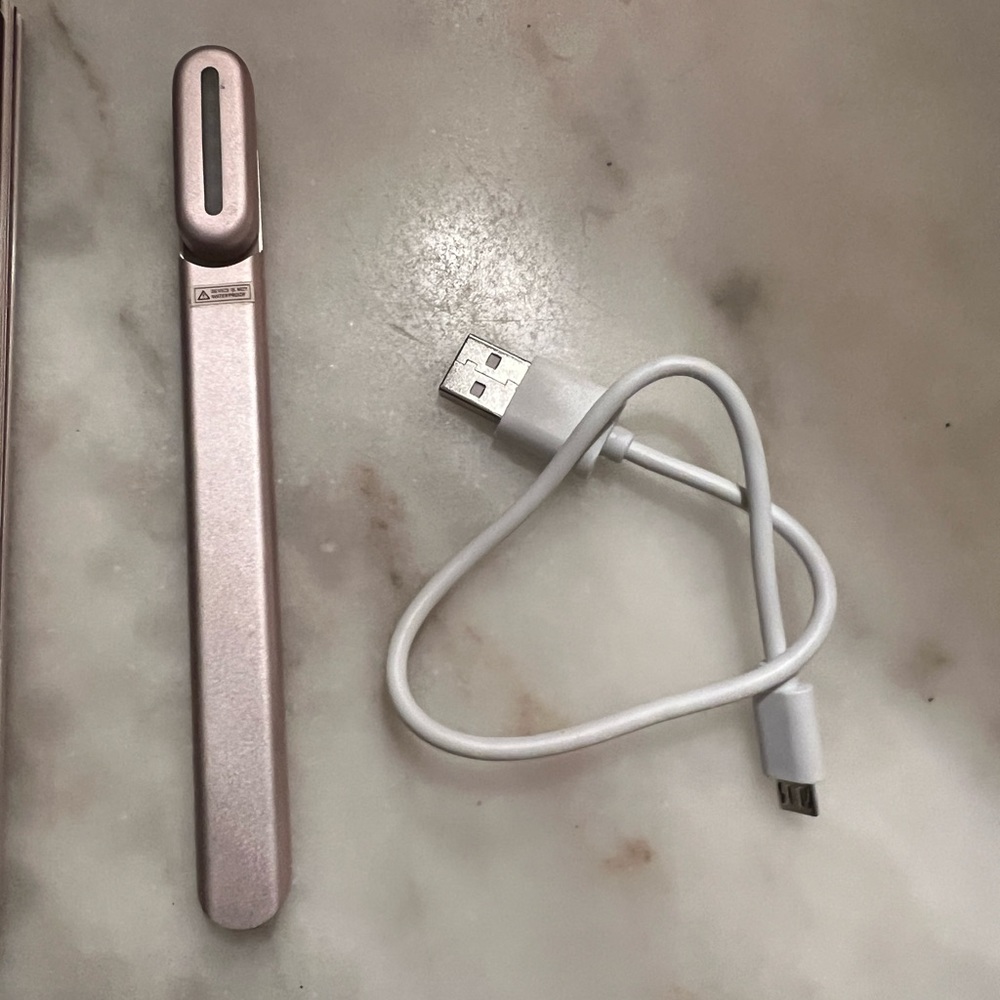 Solawave wand bought summer 2023. Used 2x No box but I have the books & charger